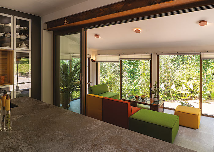 renovation maison saint ferreol rouge indigo architectes