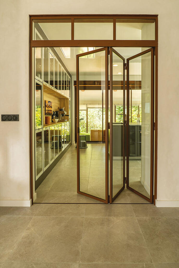 renovation maison saint ferreol rouge indigo architectes