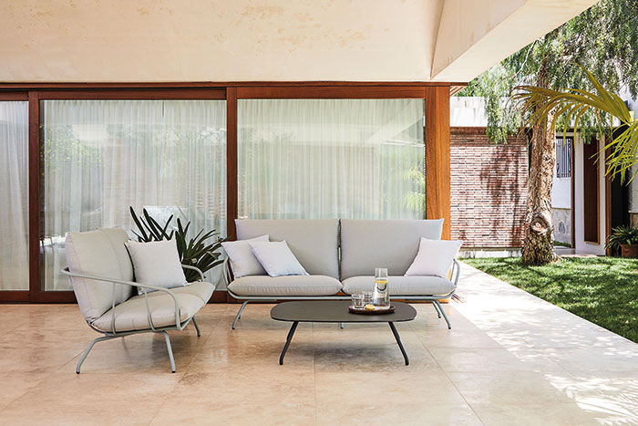 table assise chaise lounge luminaire canape exterieur jardin