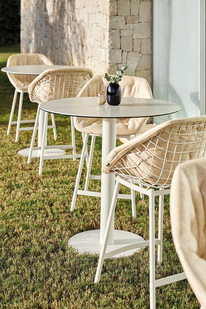 table assise chaise lounge luminaire canape exterieur jardin