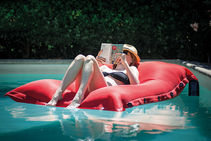 table assise chaise lounge luminaire canape exterieur jardin